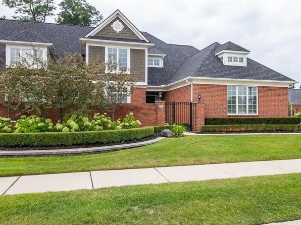 3941 Appaloosa Dr, Troy, MI 48084