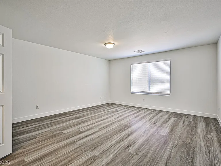 6744 Philharmonic Ave — Photo 10