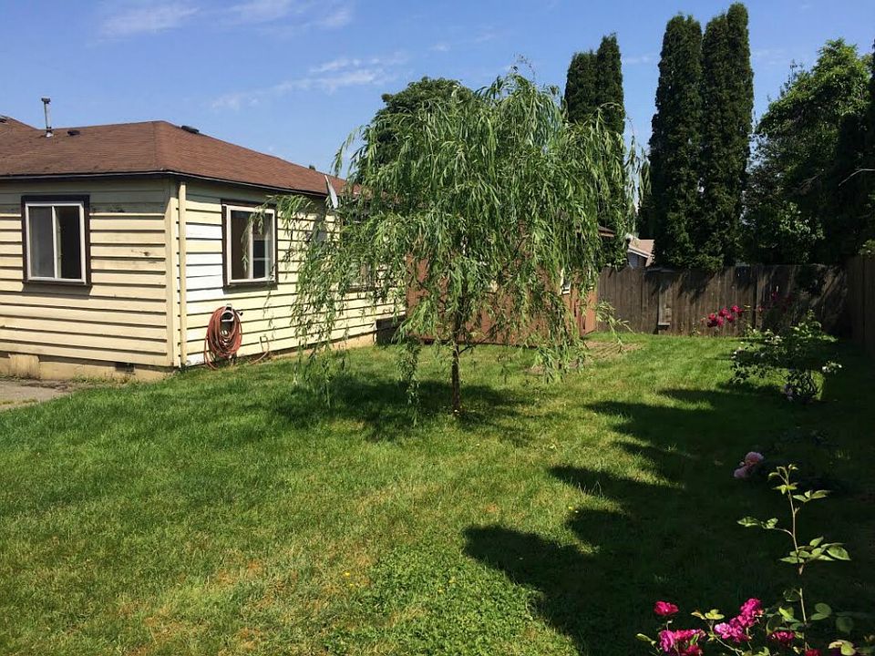 2nd image of 8427 S 118th St