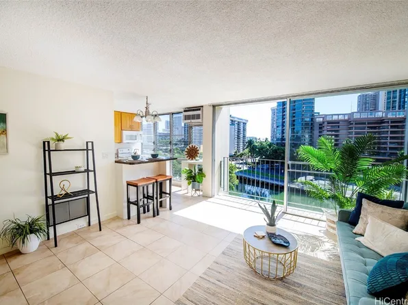 620 McCully St APT 703, Honolulu, HI 96826
