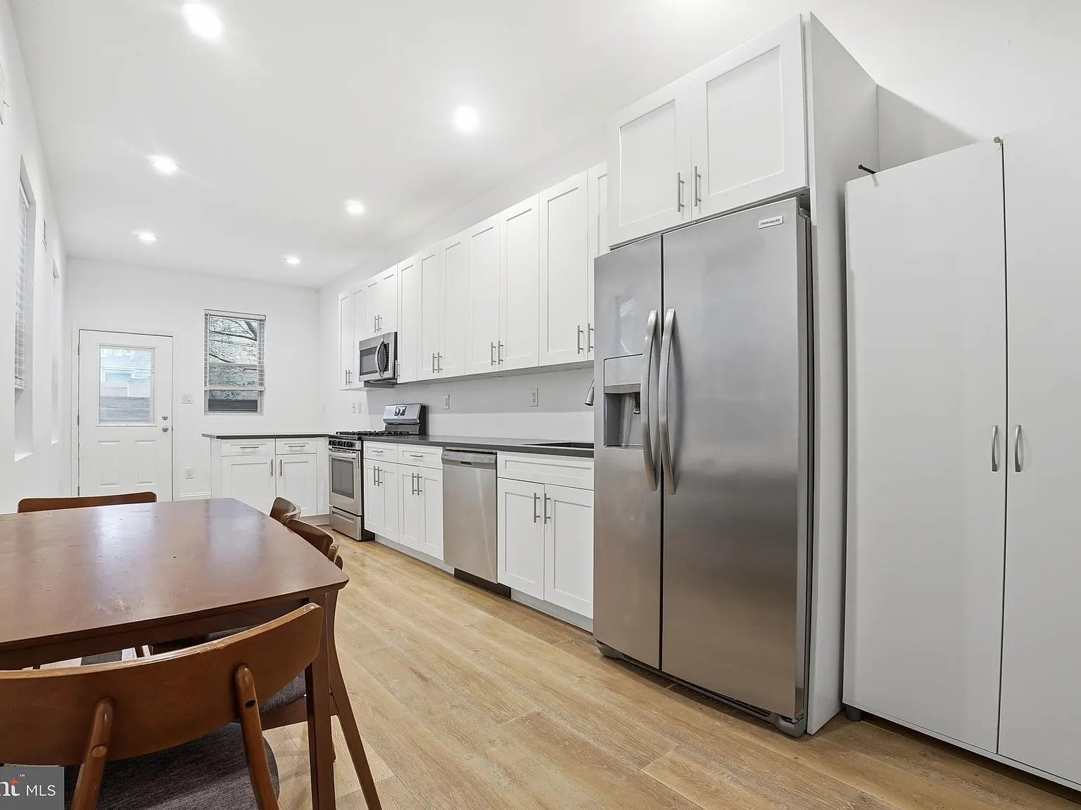 4 bed, 4.5 bath, 1944 sqft, $3,300 — Photo 4