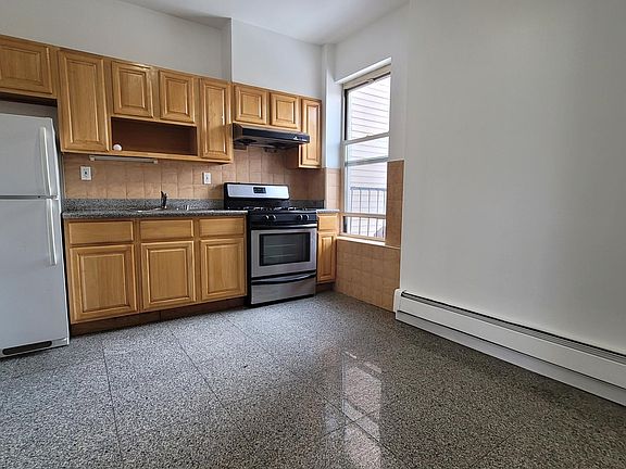 3rd image of 343 Communipaw Ave APT 2