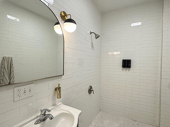 5th image of 51 Elm St APT 1