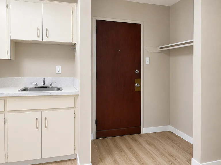 313 3rd Ave NE #9 — Photo 3