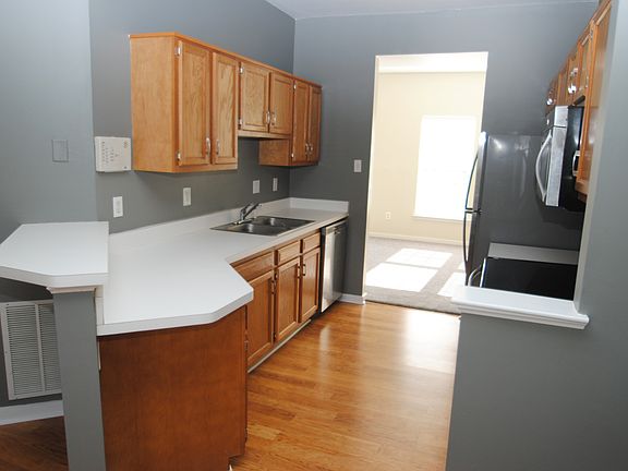 5th image of 2821 Queensland Dr