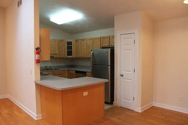 4 bed, 2100 sqft, $2,200 — Photo 3
