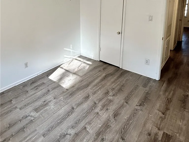 1611 Cloverdale Ct — Photo 2