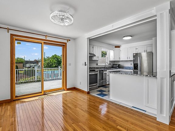 4th image of 21 Cardosi Ct