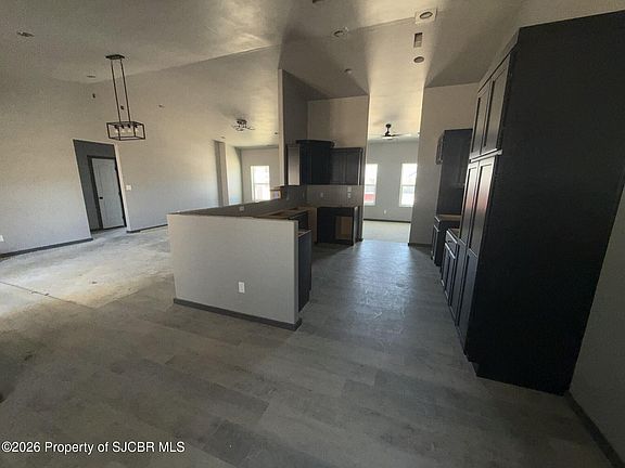 5th image of 1045 Valley View Dr