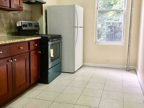 3rd image of 1103 Hoe Ave #2F
