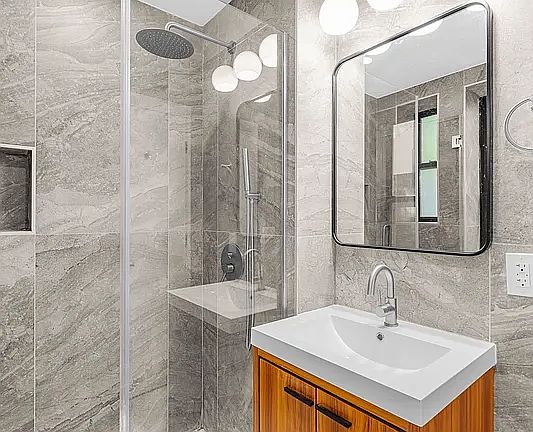 4th image of 236 W 15th St #2