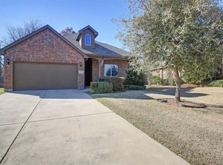 1128 Edgewater Dr, Azle, TX 76020