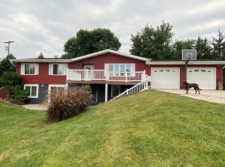 573 252nd Rd, Milford, NE 68405