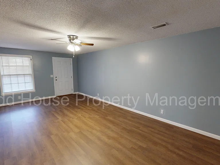 703 Simmons St — Photo 6