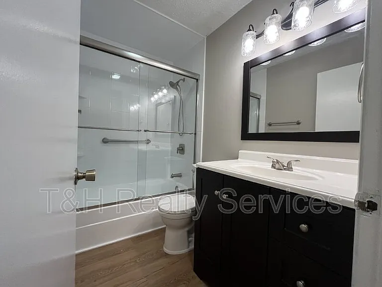 233 Boulder Ct — Photo 20
