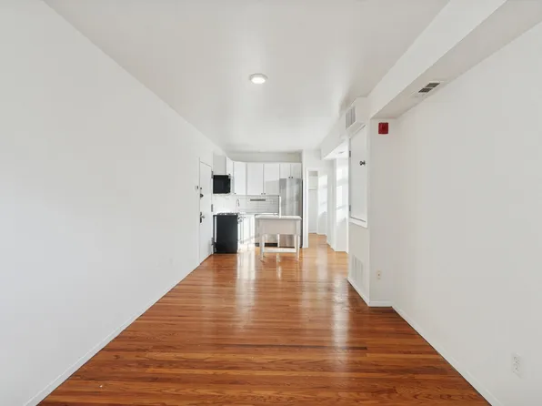 319 S 10th St #232, Philadelphia, PA 19107