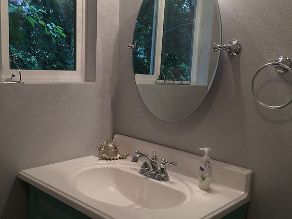 3rd image of 3103 SW Beach Ave