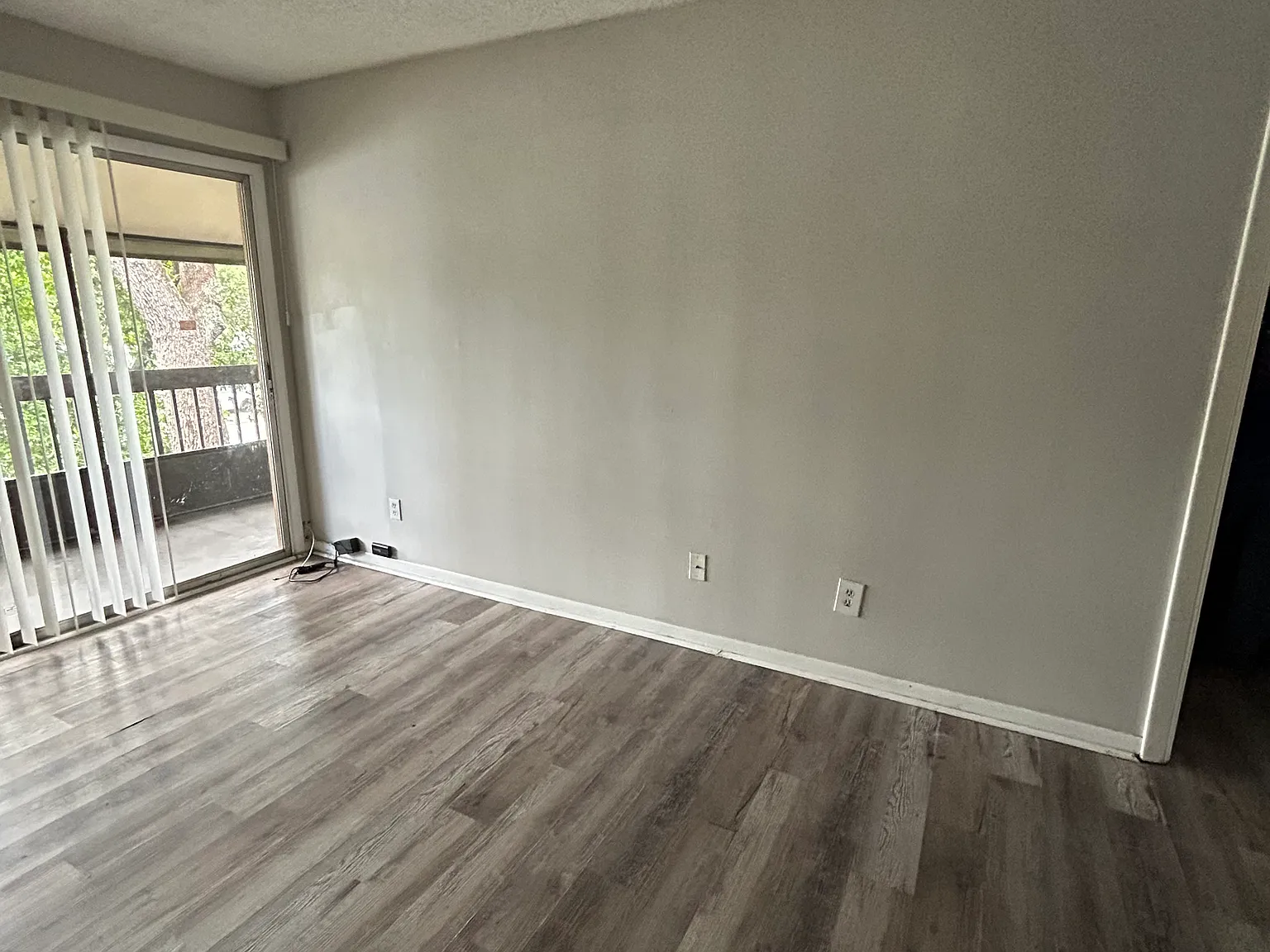 1 bed, 700 sqft, $1,300 — Photo 3