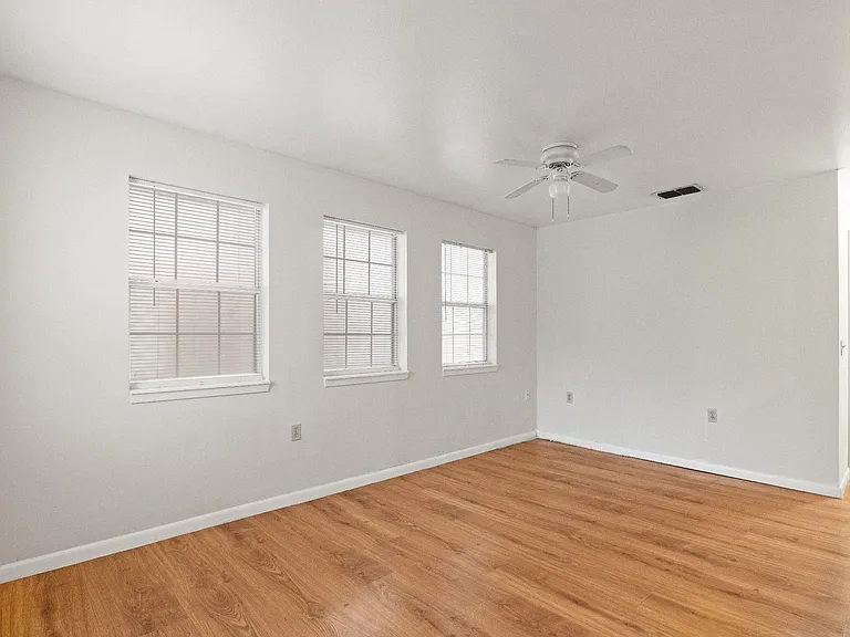 1304 Delano St #A — Photo 5