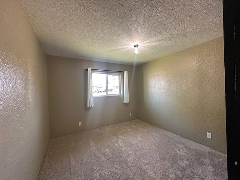 245 NE 7th St — Photo 14