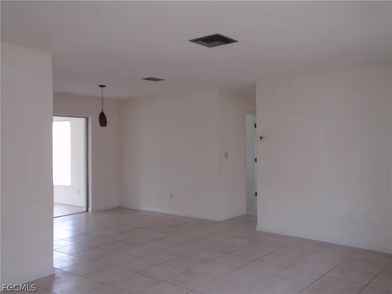 242 S Lake Dr — Photo 3