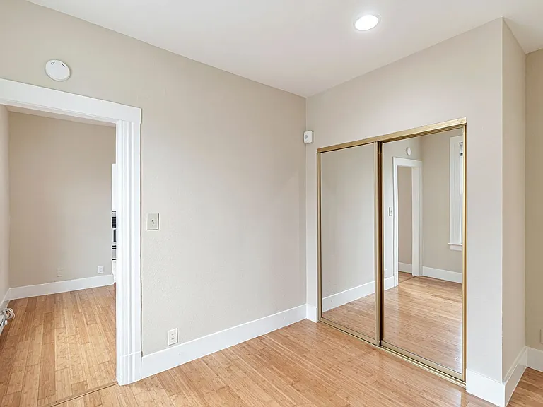 435 Hayes Apartments — Photo 9