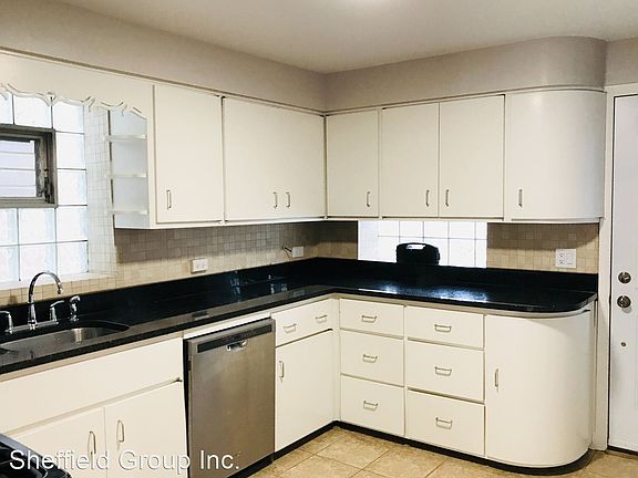 3rd image of 2054 W Cuyler Ave APT 1F