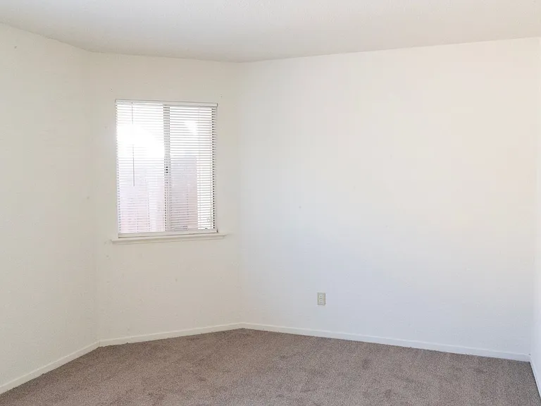 7010 N Thorne Ave — Photo 18