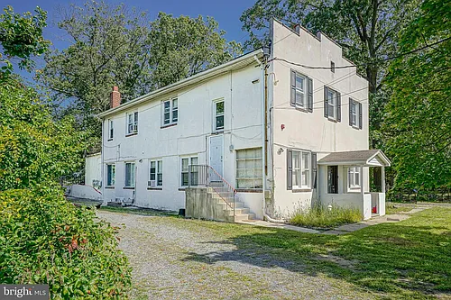 2221 Marne Hwy #2B Photo 1