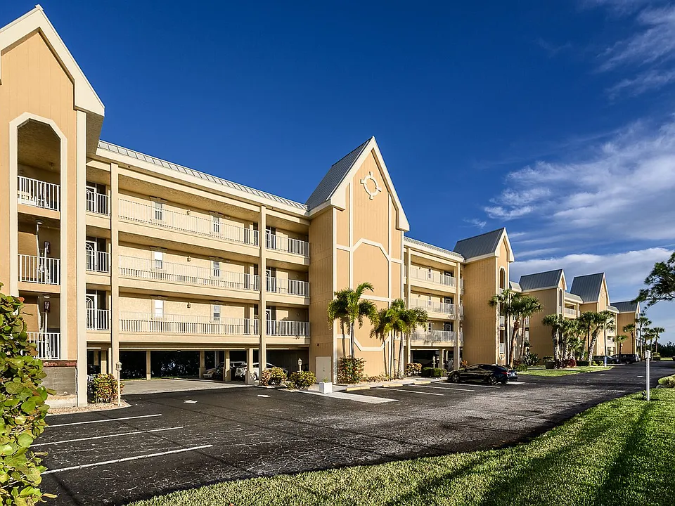 101 N Marion Ct #114