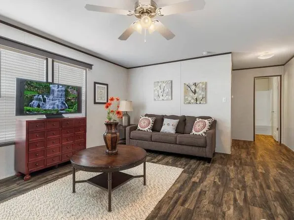 131 Pinewood Est #131, Chillicothe, IL 61523