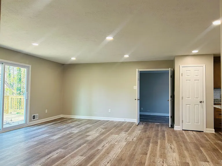 6165 Radford Dr — Photo 12