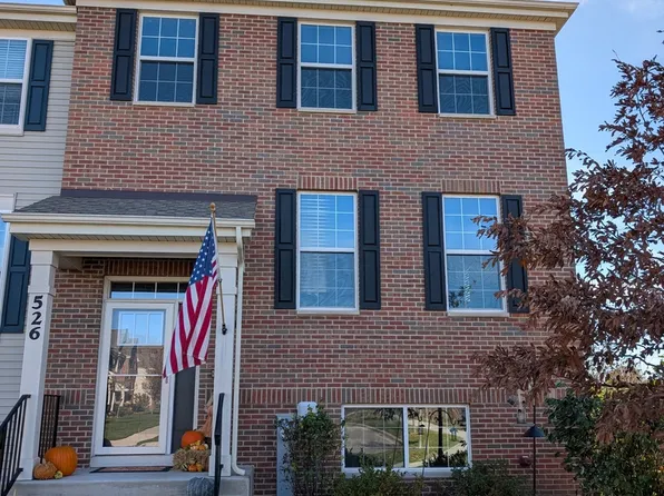 526 Cimmaron Cir, Crystal Lake, IL 60012