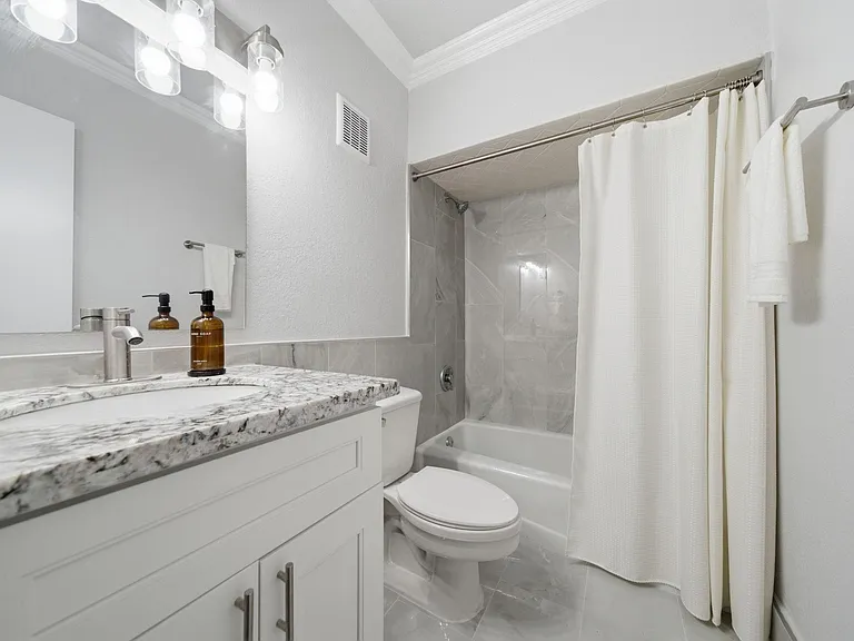 928 Ferry Rd #215 — Photo 4
