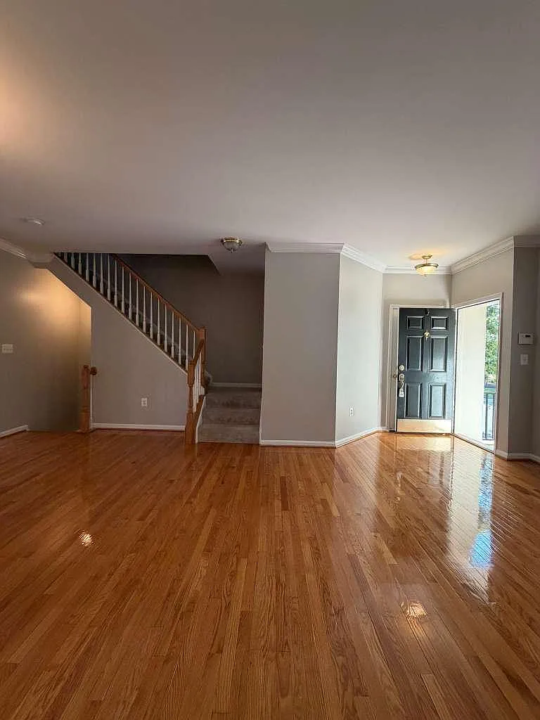 3 bed, 2245 sqft, $3,100 — Photo 4