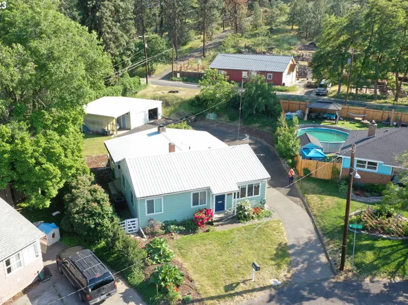 1504 W 12th St, The Dalles, OR 97058