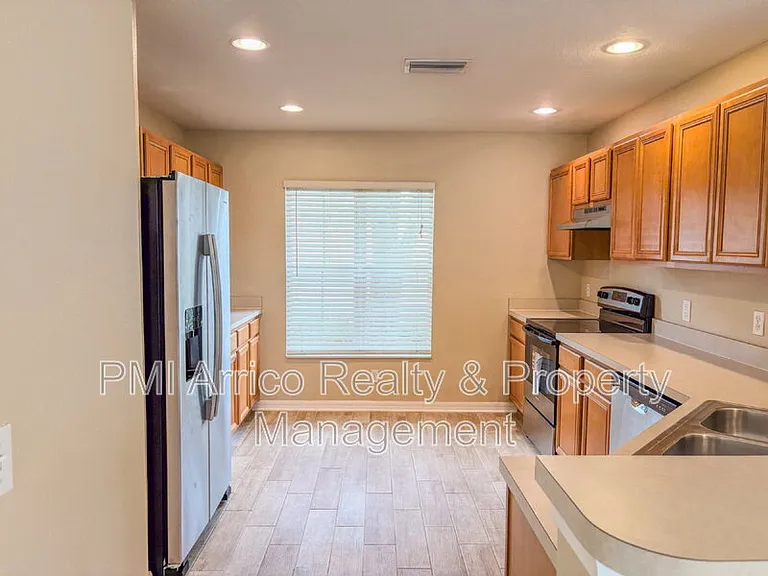10840 Johanna Ave — Photo 5