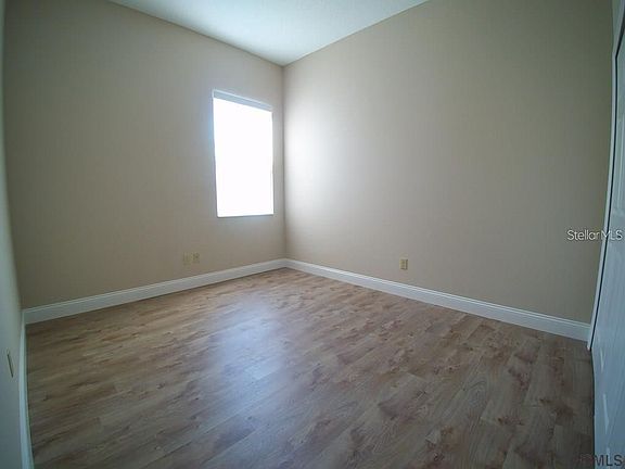 4th image of 13 Wood Amber Ln Unit B