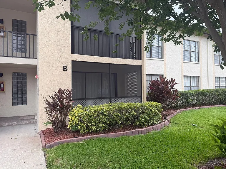 3380 Crystal Ct E #B — Photo 2