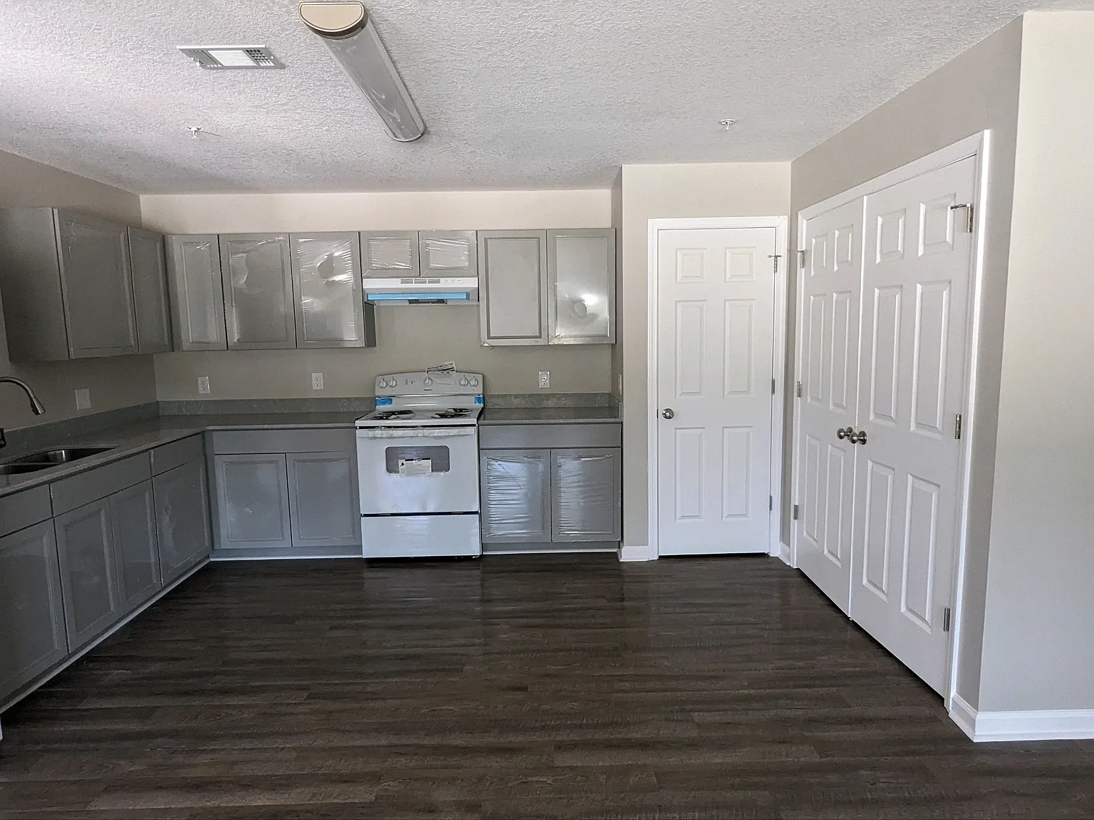 1474 Kelly Drive — Photo 2
