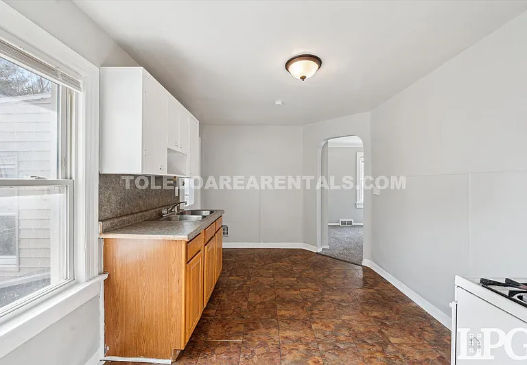 340 E Lake St — Photo 7