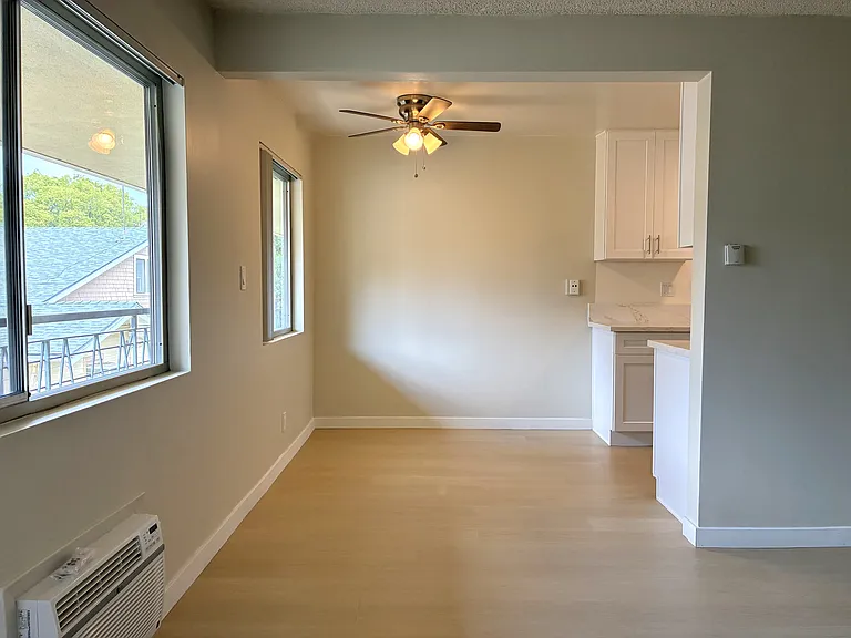 319 N Kenwood St #8 — Photo 3