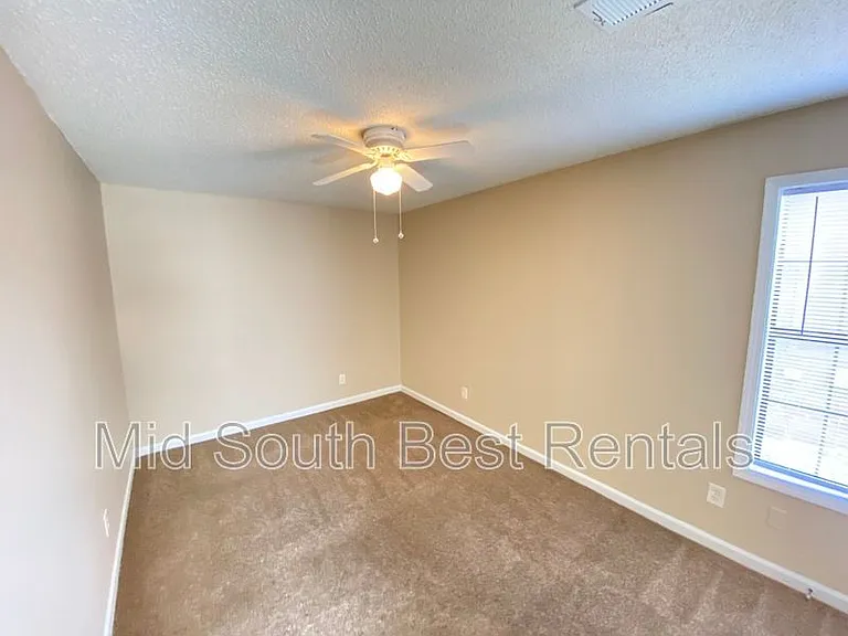 3322 Burgess Dr — Photo 3