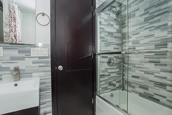 Rented by Blip LLC | media 28