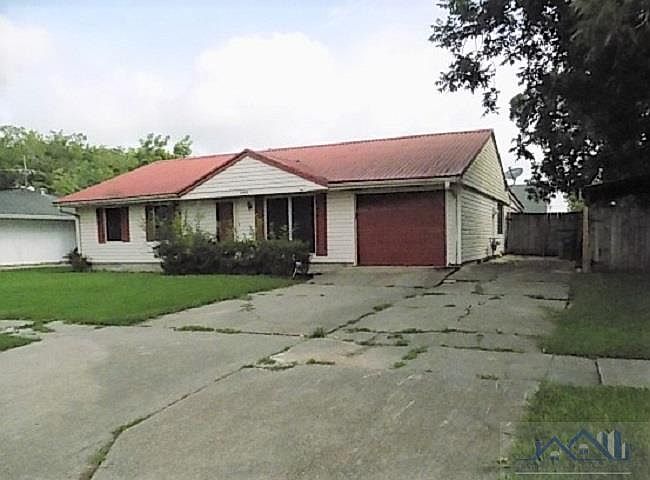 1st image of 3009 Helen Dr