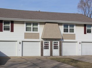 907 SW Kingscross Rd, Blue Springs, MO 64014