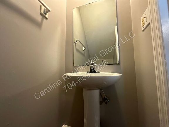 4th image of 1520 N Main Ave APT 18