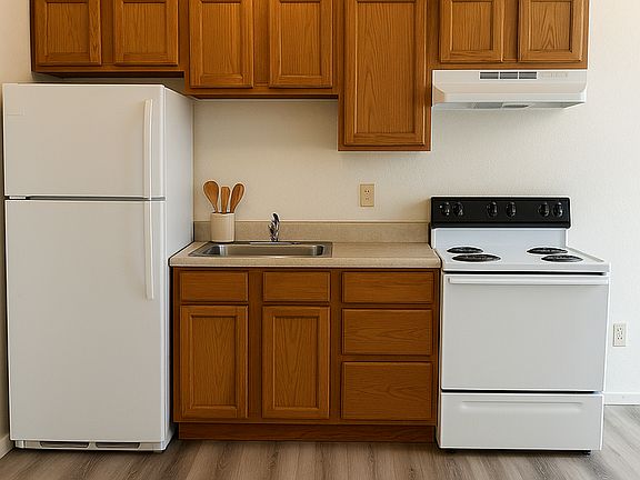 5th image of 2404 N Vancouver Ave #9