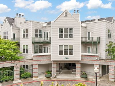 1710 S Harbor Way #201, Portland, OR, 97201
