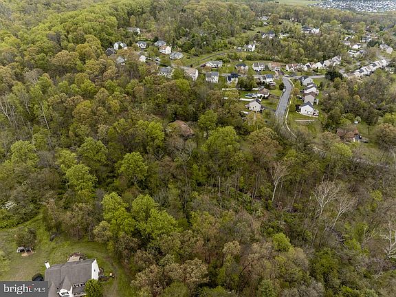 4th image of 1701 Bahr Rd